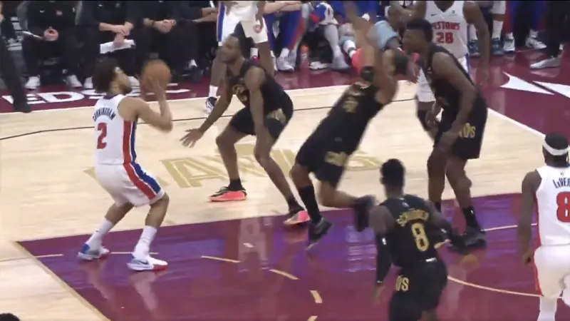 米乐官方网站-美记：因在对阵活塞时假摔，骑士前锋泰森被罚款2000美金