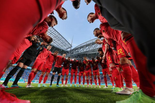 米乐-比利时降维打击3战全胜 英媒：凯恩会爱上德布劳内